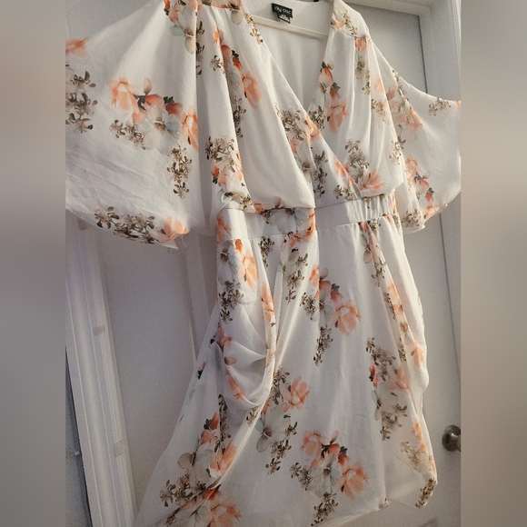 City Chic Floral Midi Dress in Cream and Peach - Picture 2 of 13